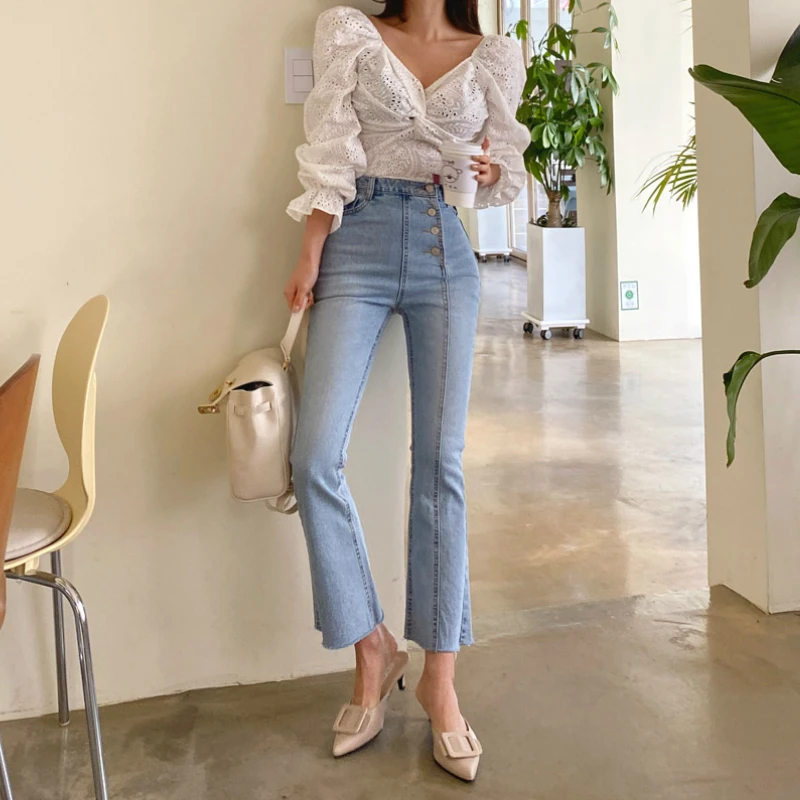 Женские джинсы с завышенной талией Mozuleva Стрейчевые узкие однобортные брюки-клеш