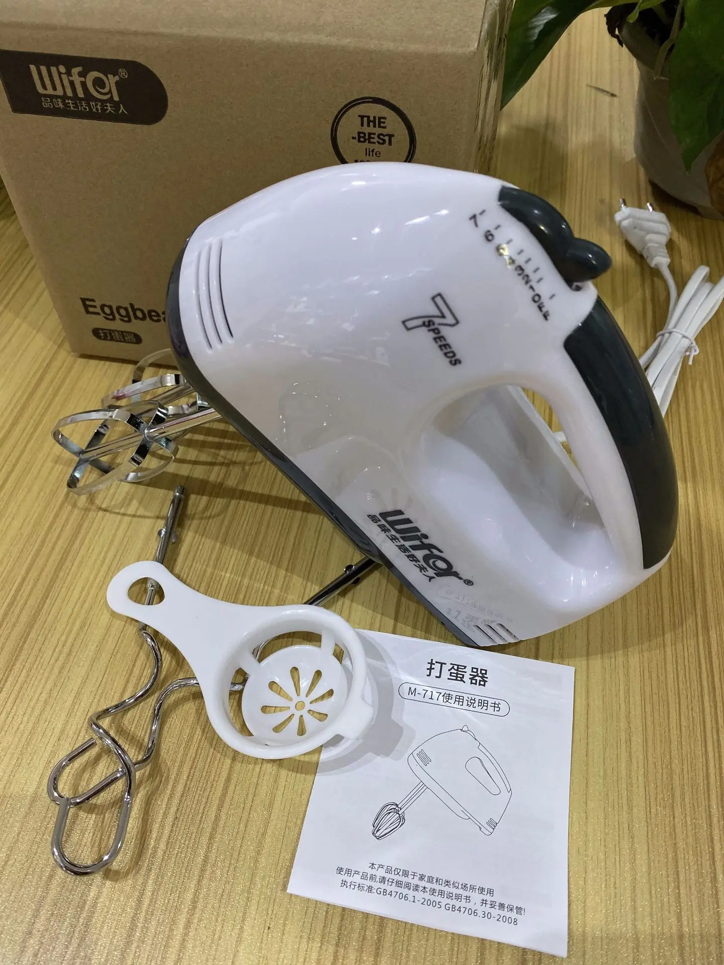 Бытовой электрический ручной взбиватель яиц мини-миксер малой мощности сливок