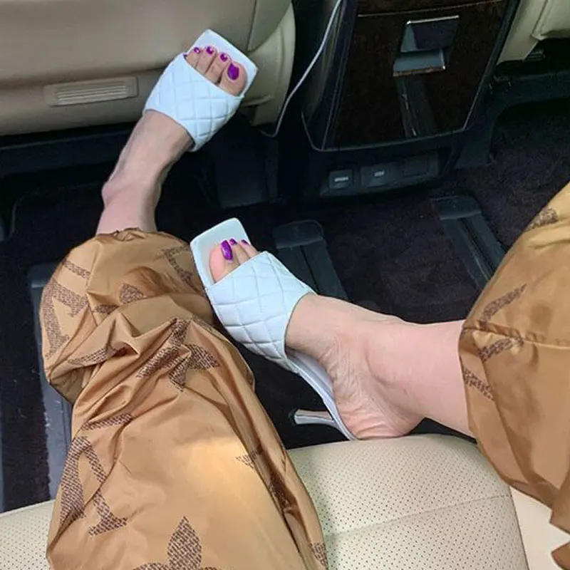 Новинка женские белые сандалии винтажные на высоком квадратном каблуке плетеные