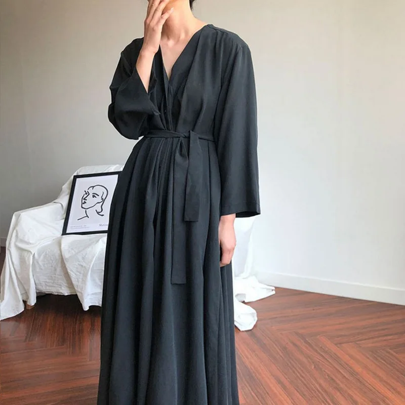 

New 2021 Casual V-neck Vintage Long Dress Buttons Women Spring Dresses Elegant Oversize Solid Dress Women Robe Femme 13205