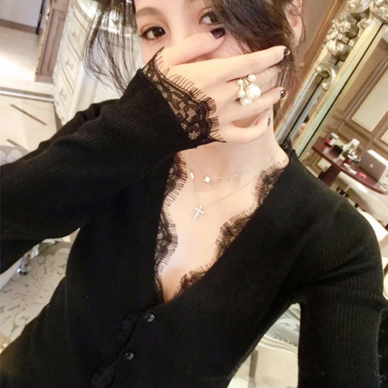 Кардиган женский вязаный черный с кружевной отделкой V-образным вырезом |