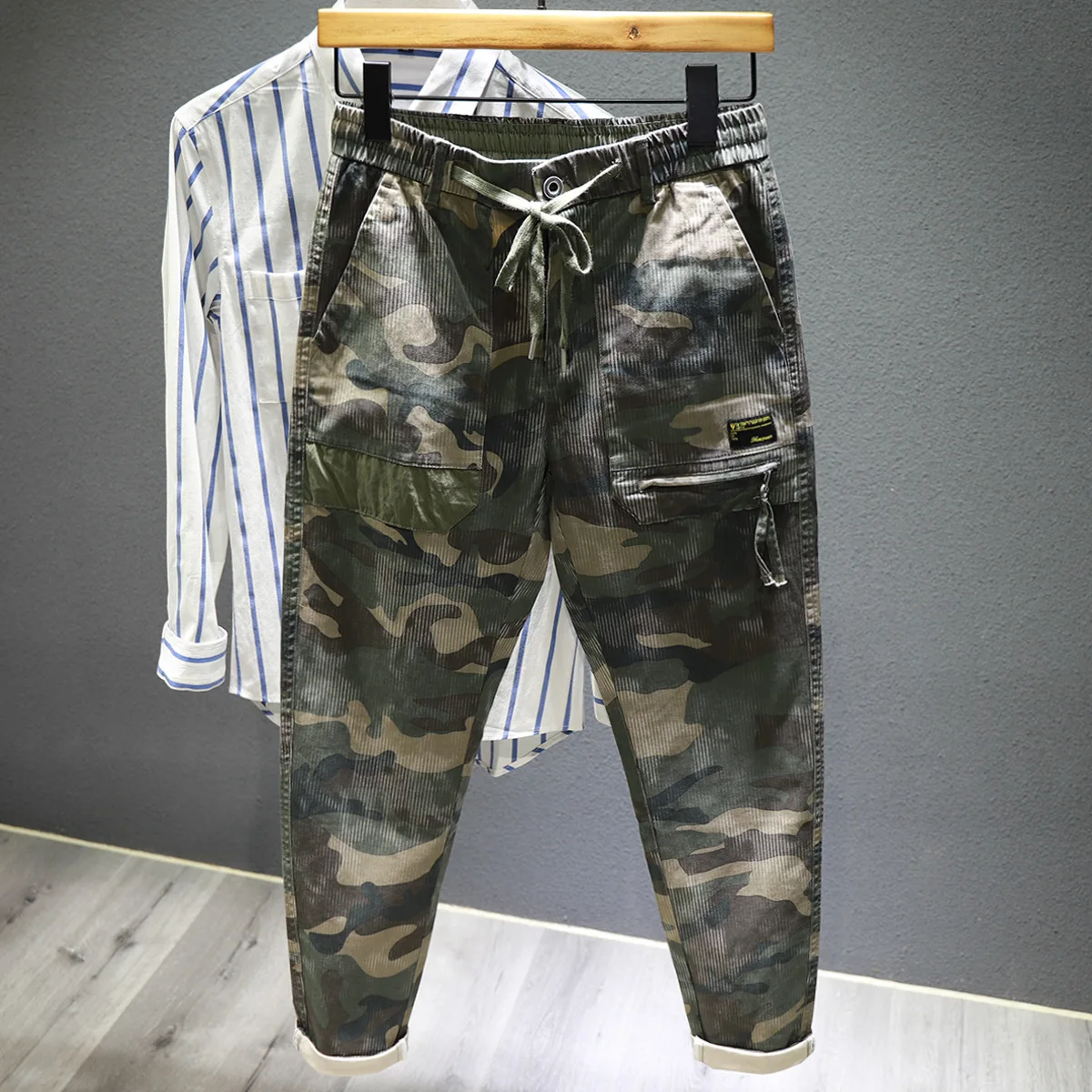 

Fashion Streetwear Men Jeans Big Pocket Loose Fit Casual Camouflage Cargo Pants High Quality Designer Wide Leg Harem Trousers