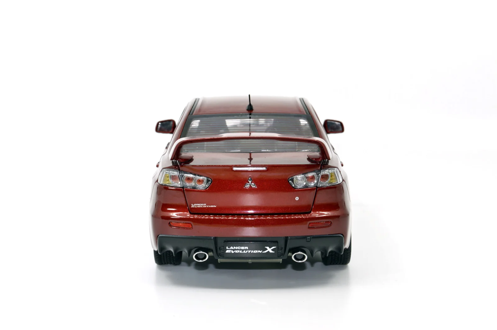 Модель Paudi 1/18 1:18 Масштаб Mitsubishi Lancer EVO X Красный литой модельный автомобиль двери открыть руль справа