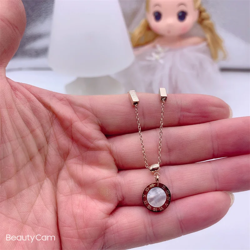 

Gold Necklace for Women Charm Jewelry Pendant Necklace Titanium Steel Star Round Heart Butterfly Stainless Steel Sunflower