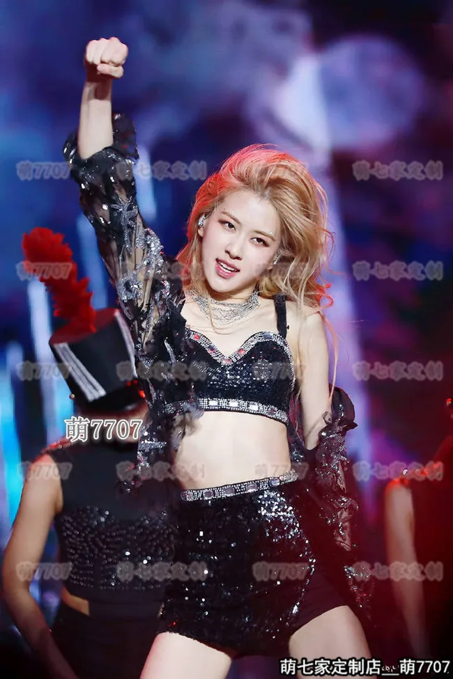 Женский короткий топ с блестками и шорты высокой талией