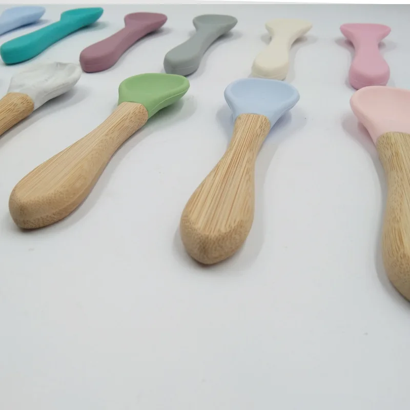 

2Pcs/Set Soft Tips Spoon for Baby Feeding Wooden Handle Safety Silicone Baby Spoon Solid Color Infant Feeding Spoons