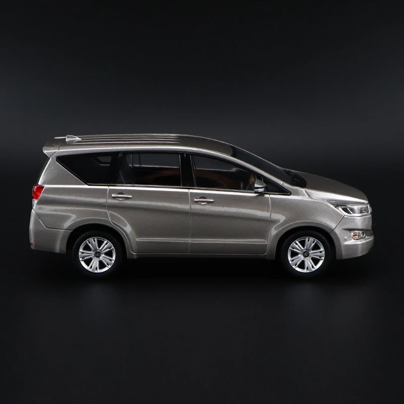 Масштаб 1:32 TOYOTA KIJANG INNOVA LET's GO BEYOND Коллекция редких металлических моделей