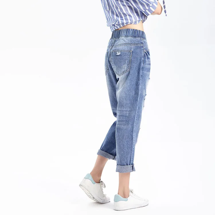 Женские джинсы бойфренды рваные до щиколотки с эластичным поясом весна лето