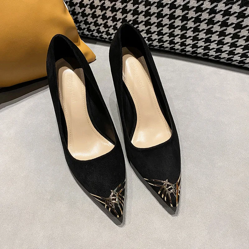 

2021 Fashion Style Simple Suede Metal Decoration Small Size Black High Heels Women Stiletto Pointed Toe Shoes For Office Ladies