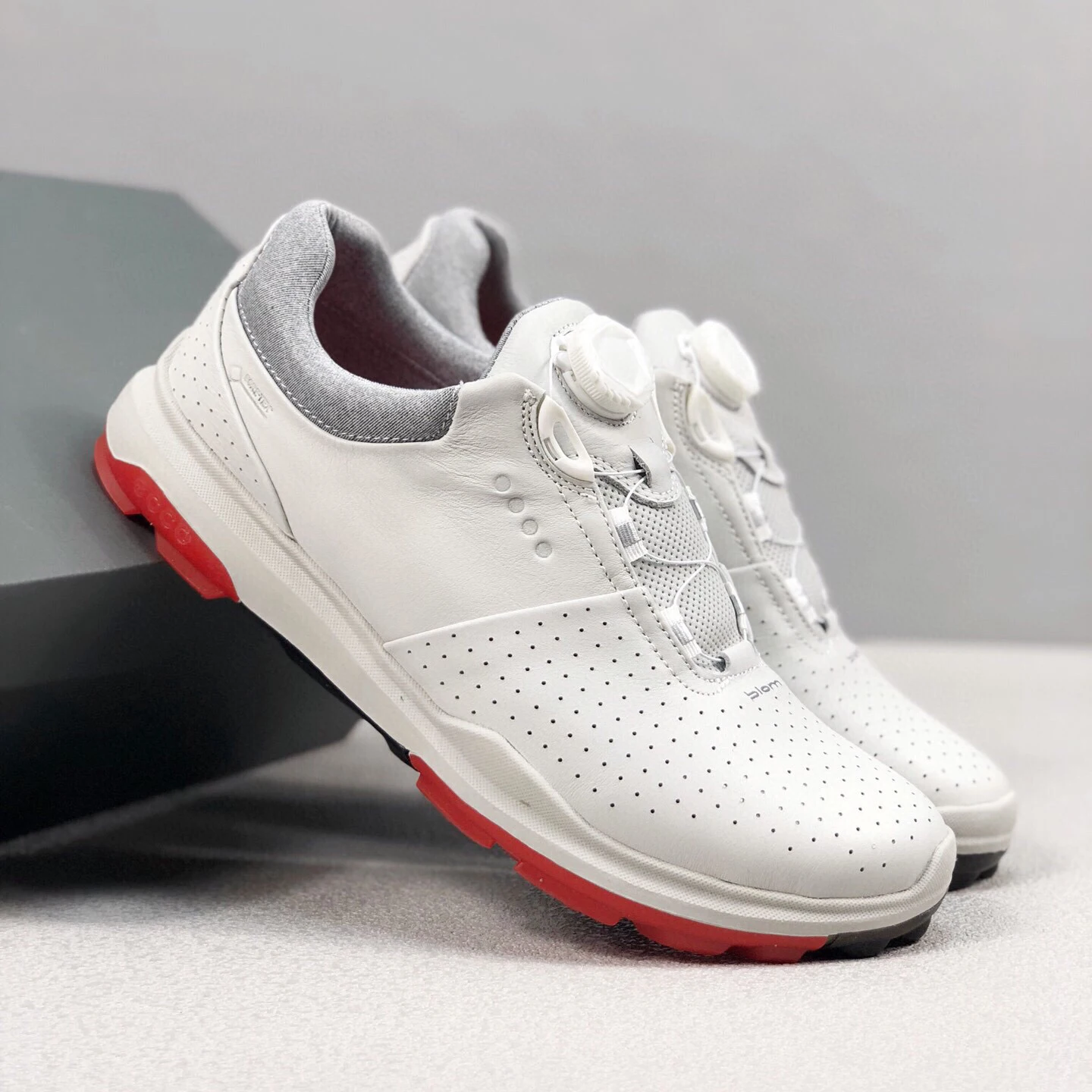 

Quick Lacing Golf Shoes for Athletics Training Comfort Breathable Genuine Leather Boots Men's Spring Golf Shoes Gym Walking Golf