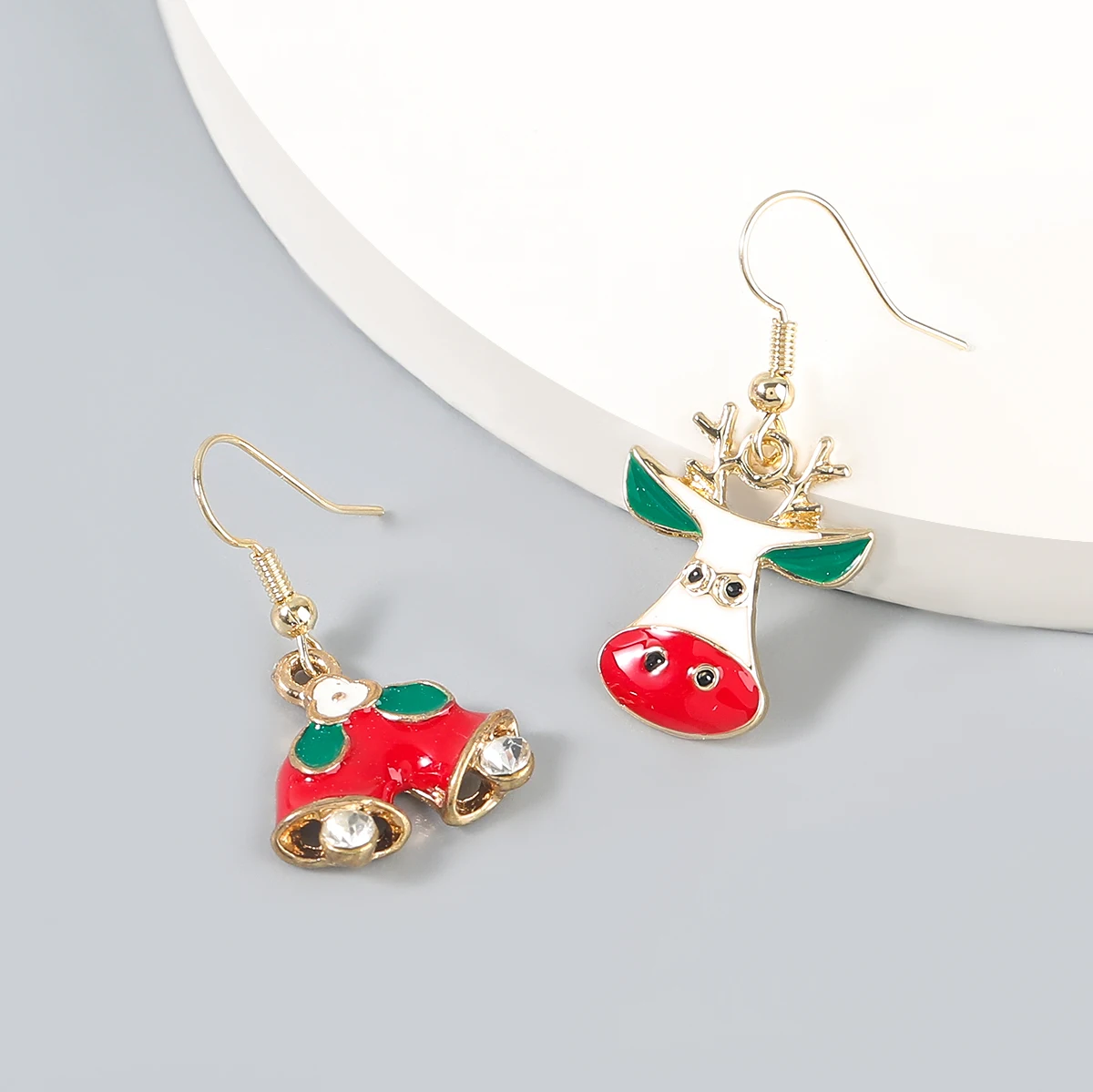 

2021 Christmas Metal Dripping Oil Elk Bell Asymmetrical Earrings Home Party Simple Dangle Earrings Women's Statement Earrings