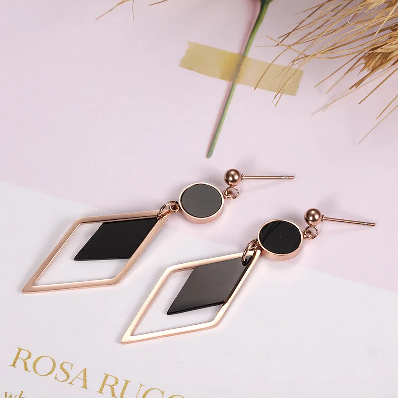 Модные милые неформальные серьги с ушками для женщин элегантные вечерние из