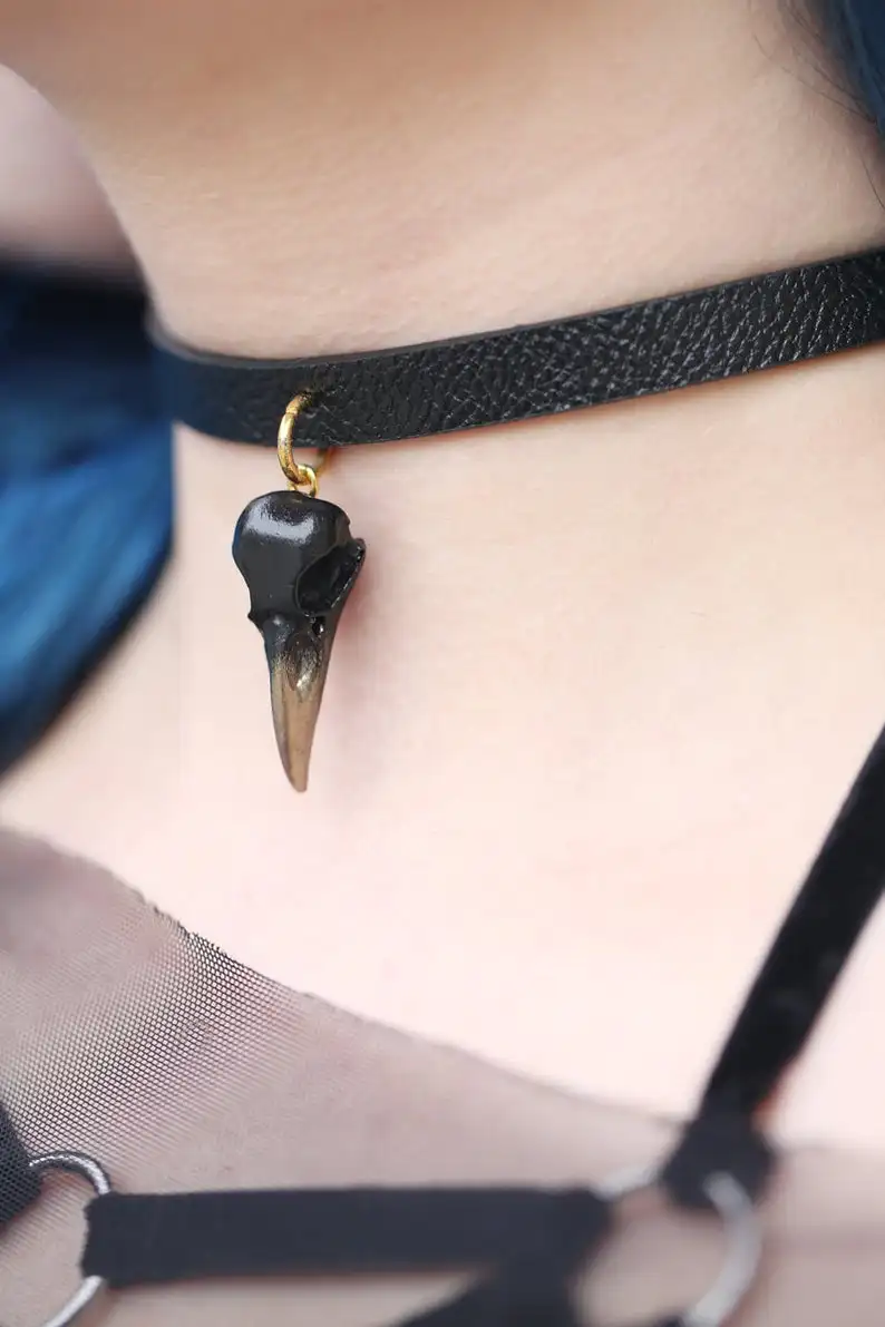 Черное кожаное ожерелье с вороном черепом смолой вороной стимпанк Готическая