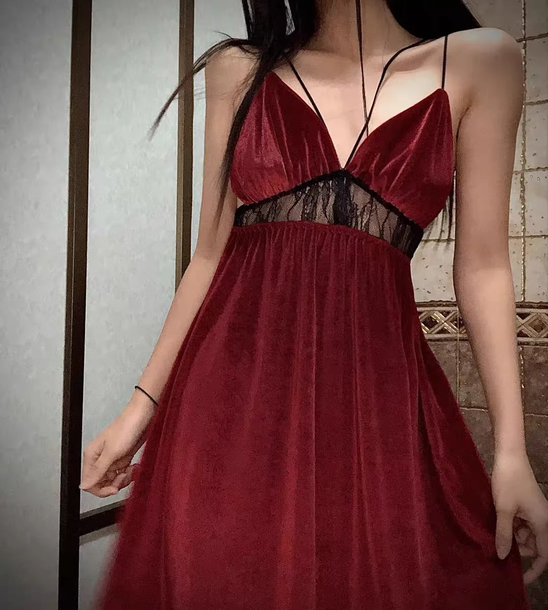 

2021 New Sexy Hollow Deep V Lace Splicing Velvet Open Back Suspender Nightdress Women's Back Slim Home Pajamas