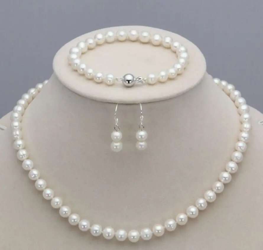 Комплект из колье браслета и сережек с натуральным пресноводным жемчугом 7-8 мм |