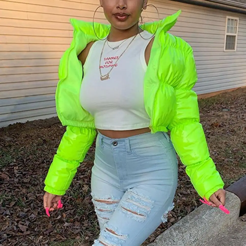 Куртка пуховая женская из искусственной кожи черная яркая теплая на молнии