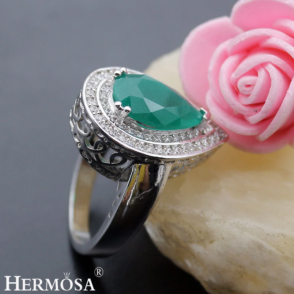 Женский комплект украшений кольцо и сережки с зеленым изумрудом серебристого