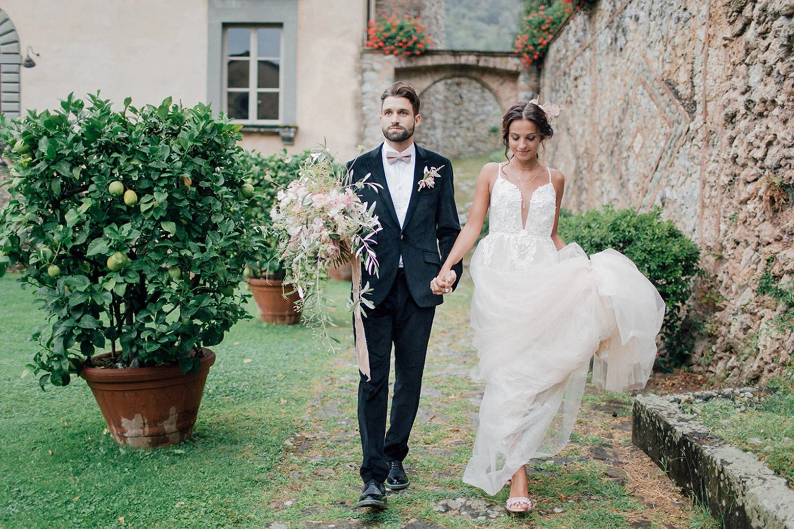 

Bohemian Wedding Dresses Spaghetti Backless Sweep Train A Line Appliques Garden Country Boho Bridal Gowns robes de marie