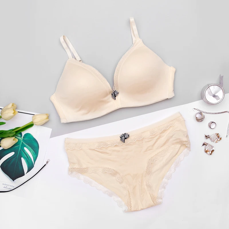Женский бюстгальтер на бретельках пуш ап с прозрачными трусиками для молодых