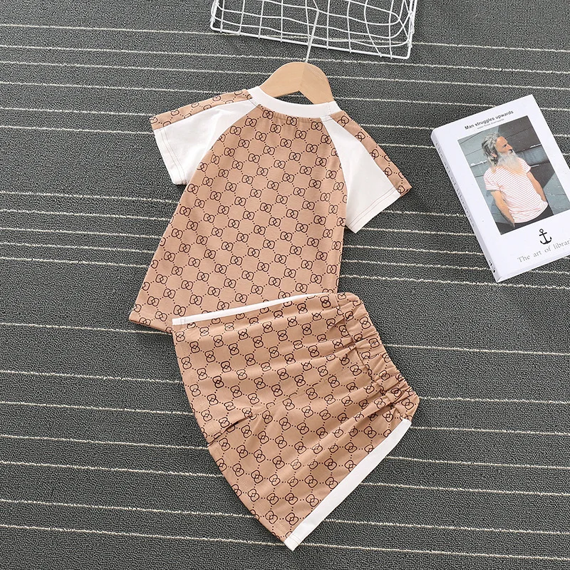 Детский спортивный костюм футболка с круглым вырезом и шорты