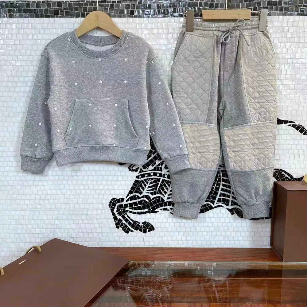 

Дизайнерская детская одежда, новинка 2021 года, костюм из двух предметов для мальчиков на раннюю осень, свитер в европейском и американском ст...