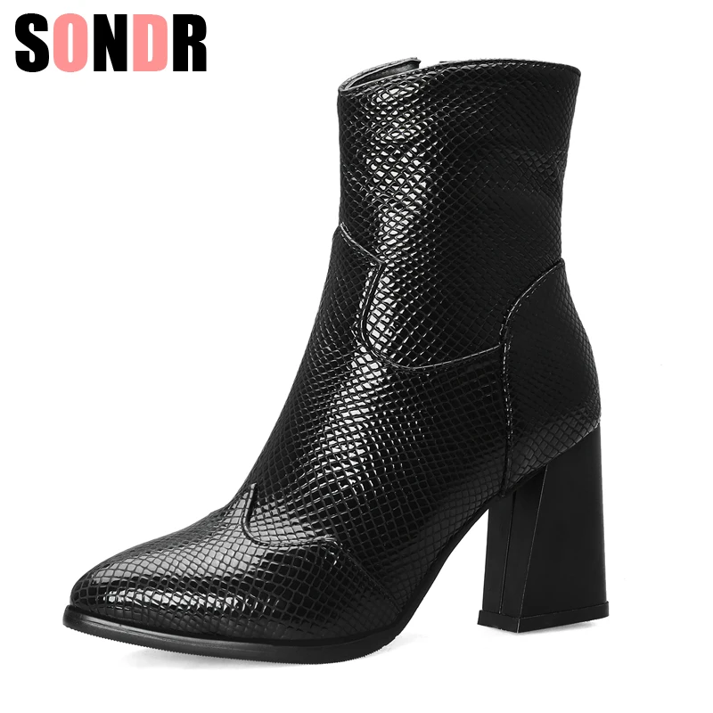 Черные женские ботинки удобные ботильоны на высоком квадратном каблуке модные с