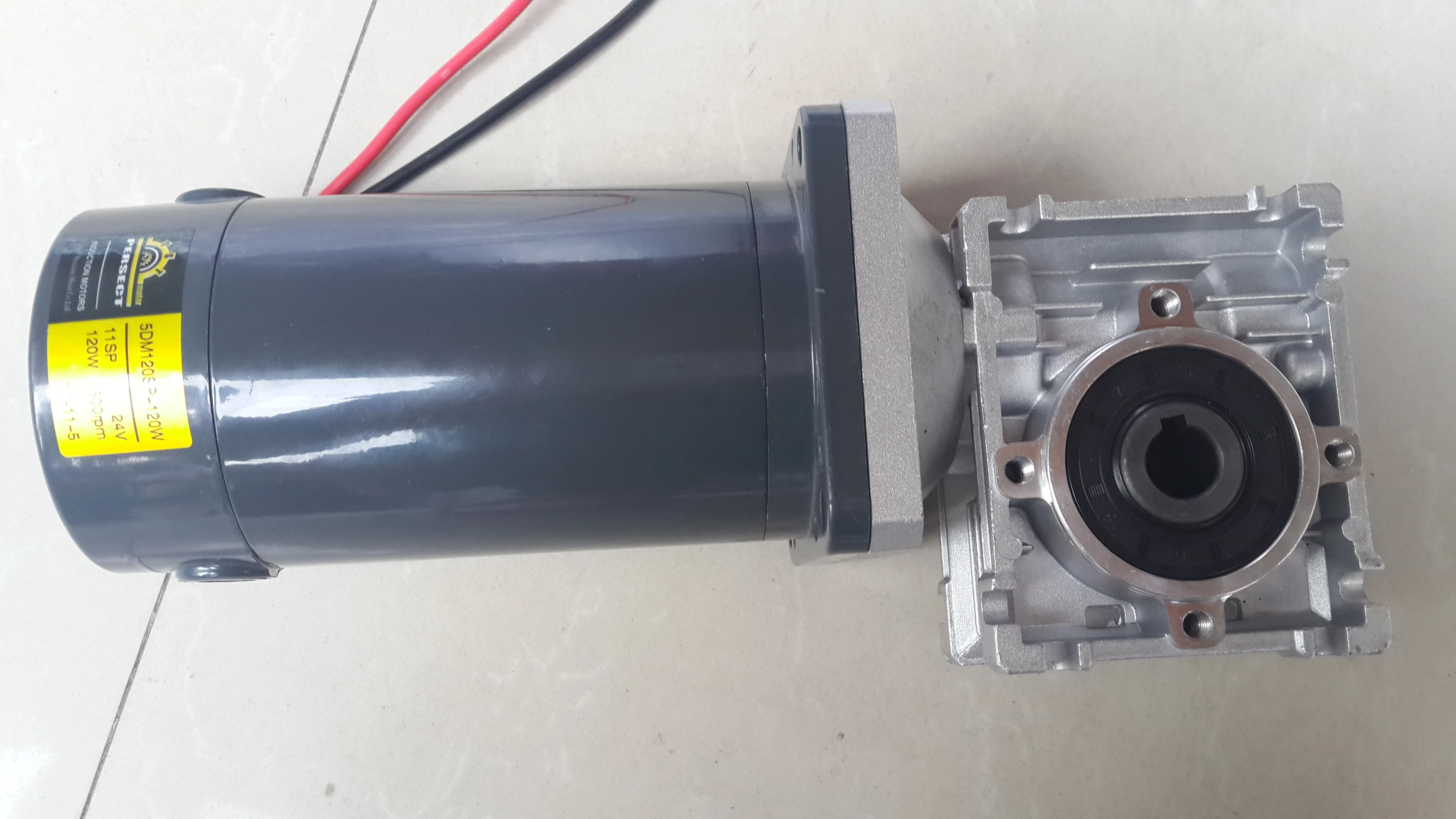 Двигатель постоянного тока 120 Вт с RV30/040/050 тормозным редуктором 90 градусов