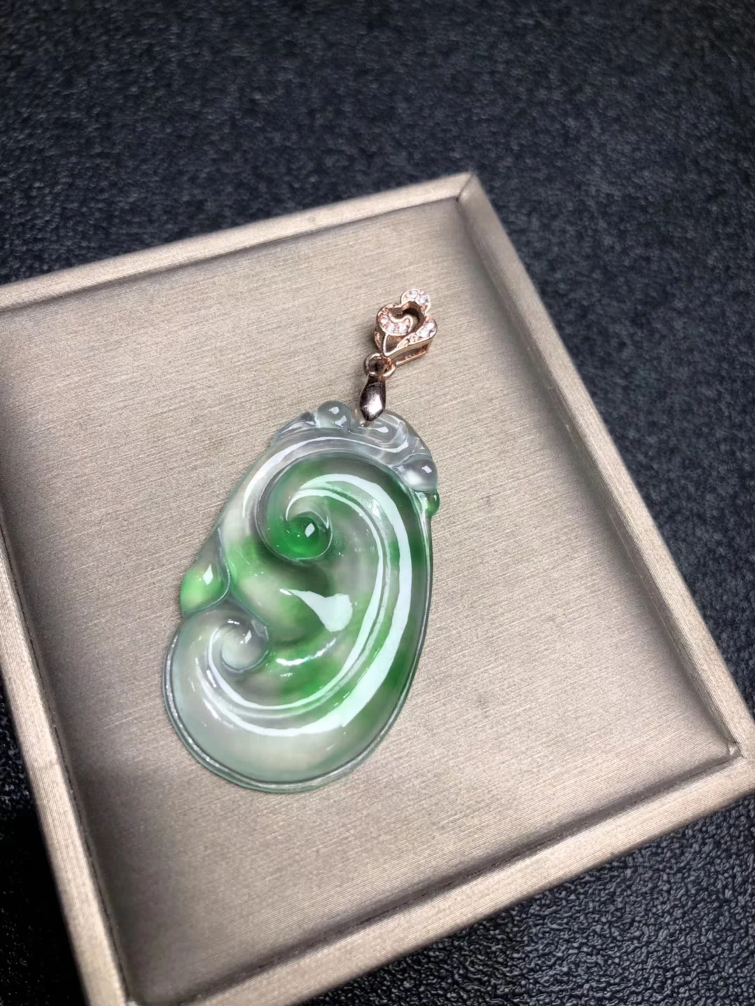 Только одна! Из натурального прозрачного камня жадеит нефрит ruyi кулон ожерелье