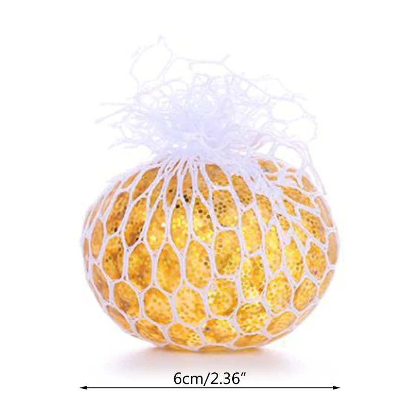 Милые люди из шаров чтобы отпустить программирующий мяч для снятия давления