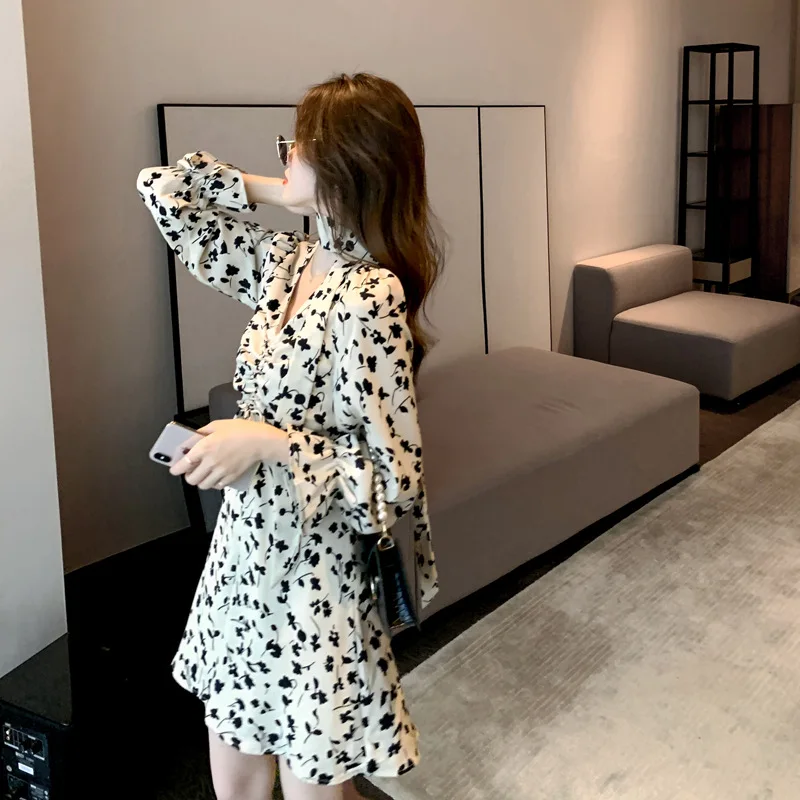 

2021 spring and summer new floral chiffon skirt long sleeves show thin temperament skirt printed skirt skirt