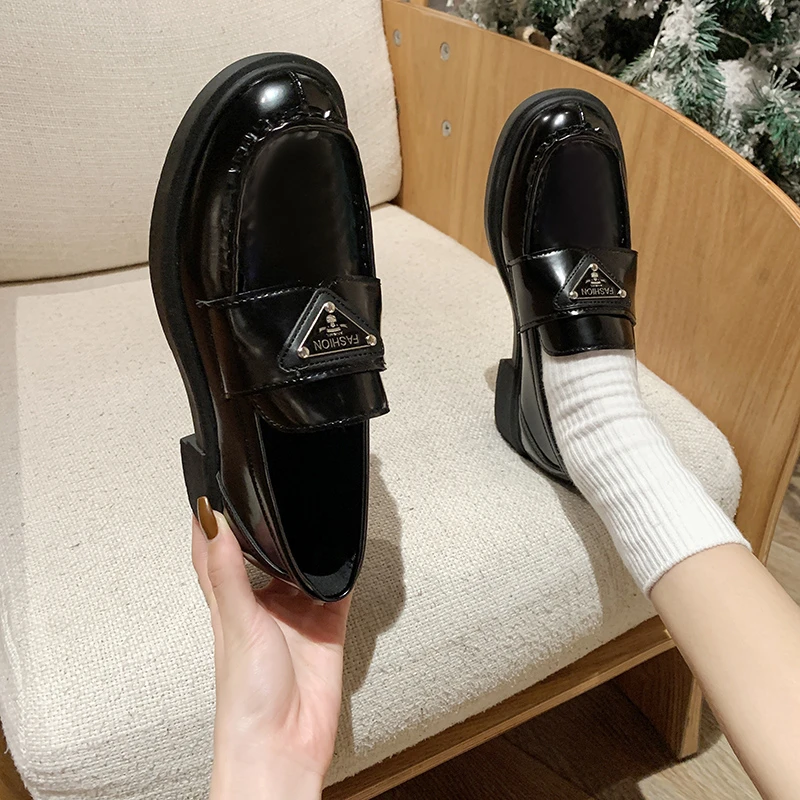 

2022 Spring New Arrivals Designer Autumn Slip on Oxford Shoes for Women Patent Leather Flat Luxury Platform Shoes Loafers Women