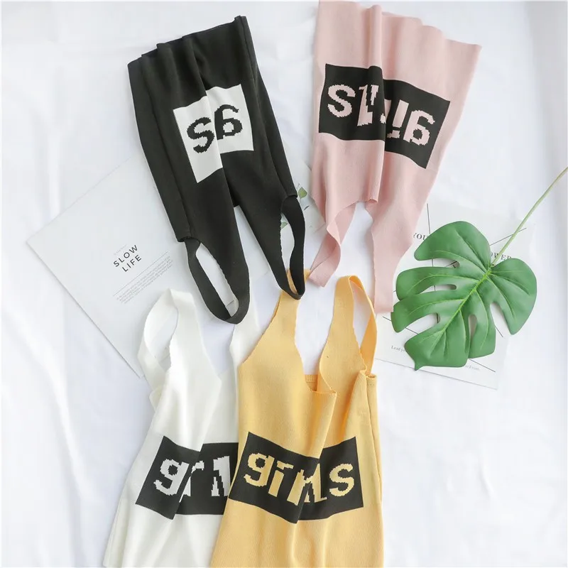 Майка женская трикотажная без рукавов с круглым вырезом и надписью | Женская