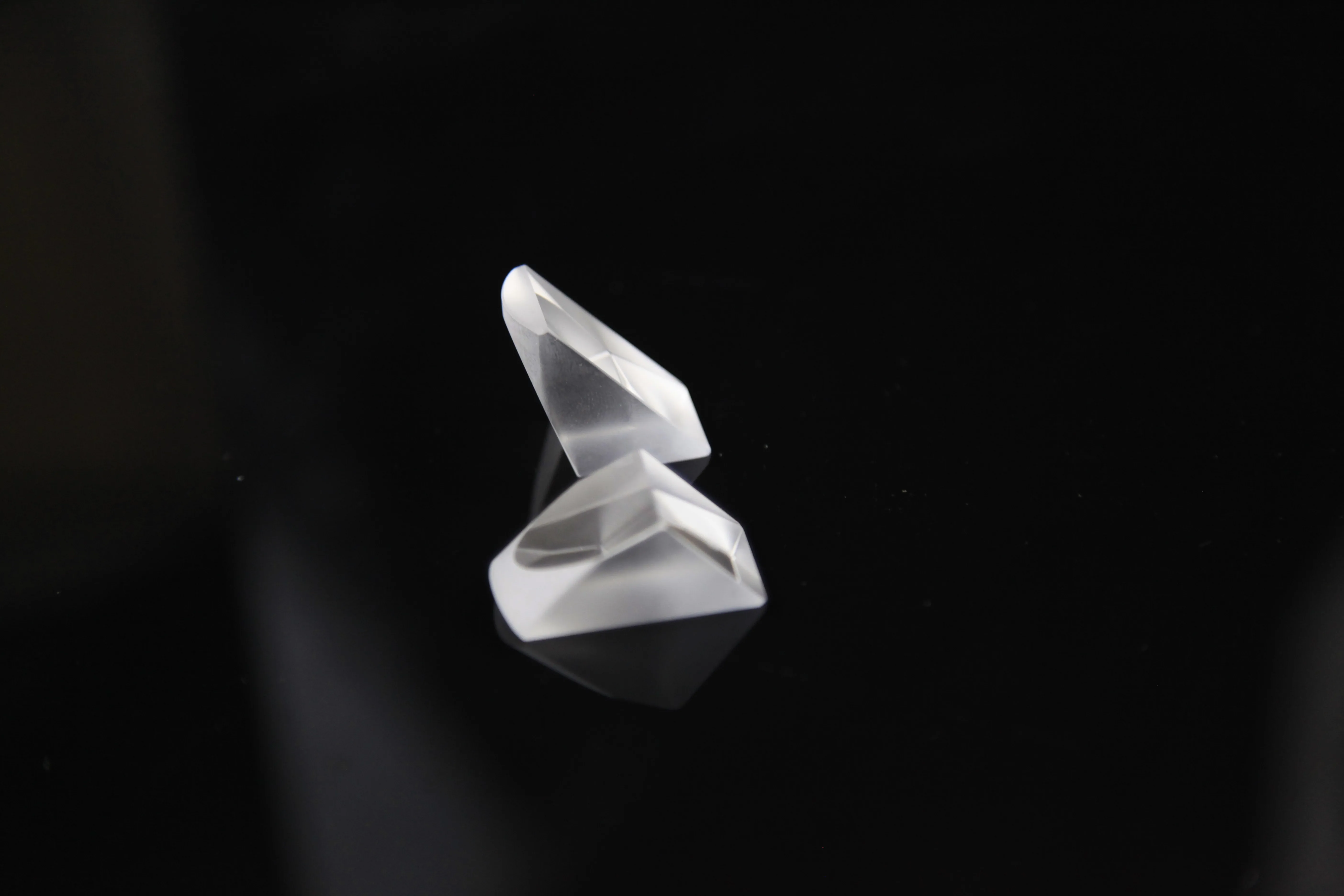 Оптовая продажа на заказ оптическое качество K9 стеклянная крыша Призма анти