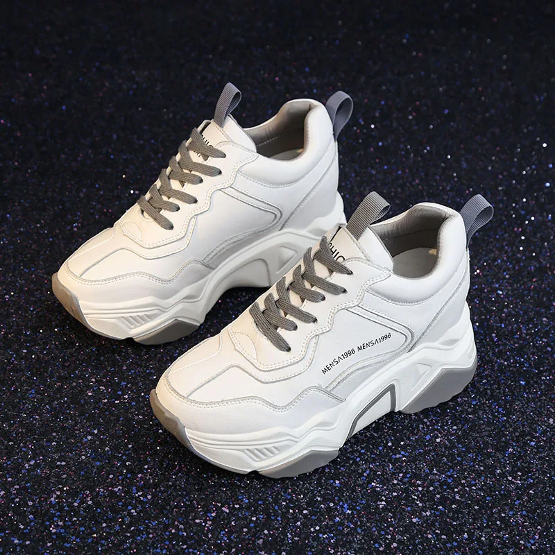 Женские кожаные кроссовки на небольшой платформе 8 см белые дышащие для весны и