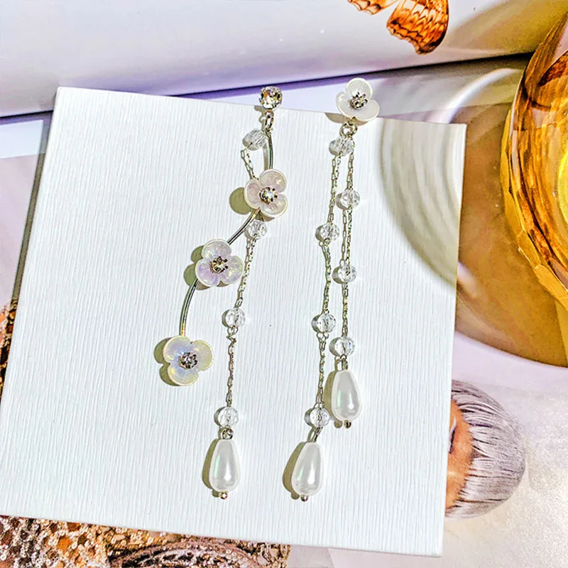 Корейские ювелирные изделия Асимметричные блестящие длинные серьги с цветком