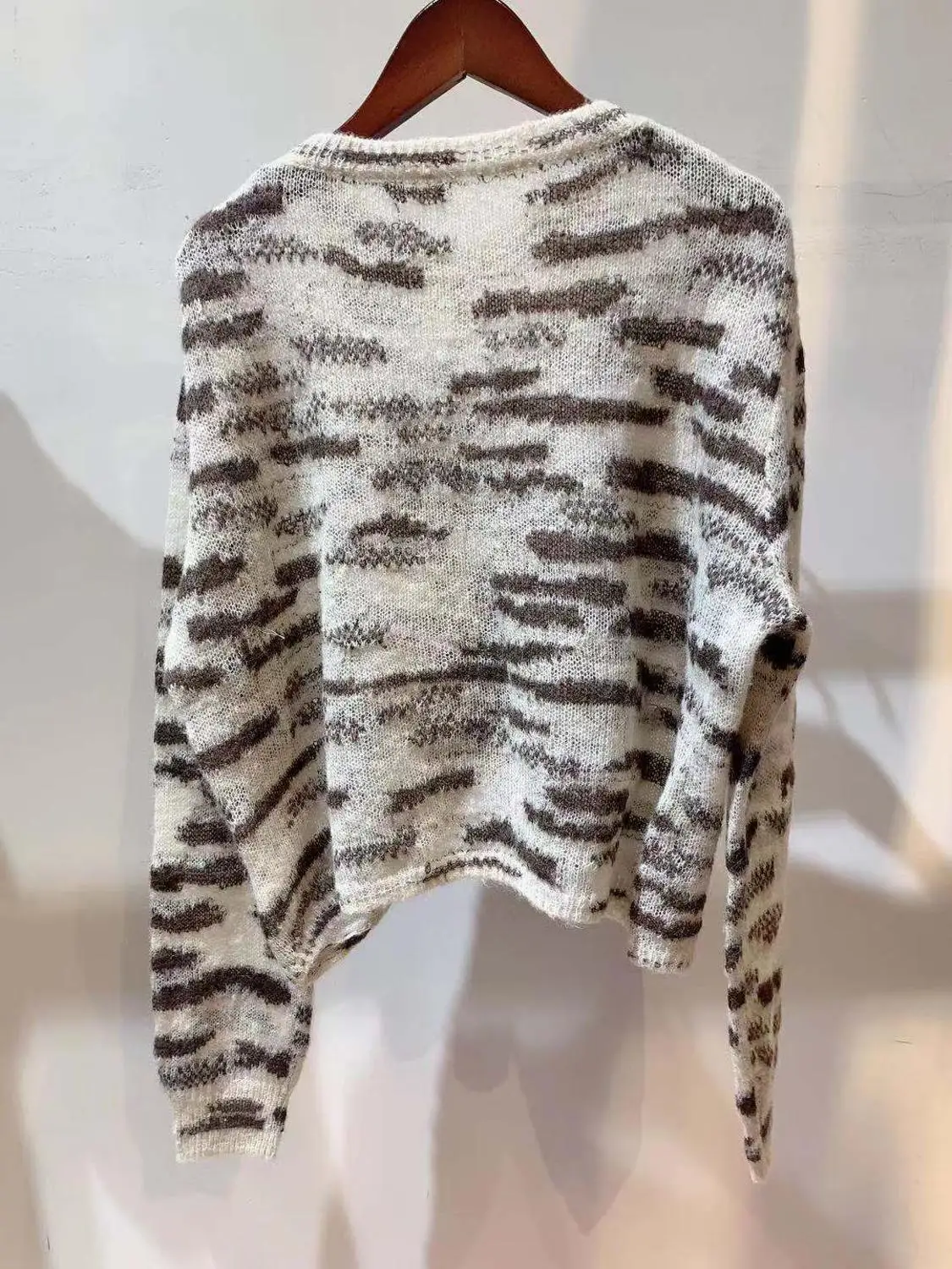 

2020 Spring Thin Leopard Women's Knitted Sweater Long Sleeve O-neck Mohair Irregular Knit Pullover Tops