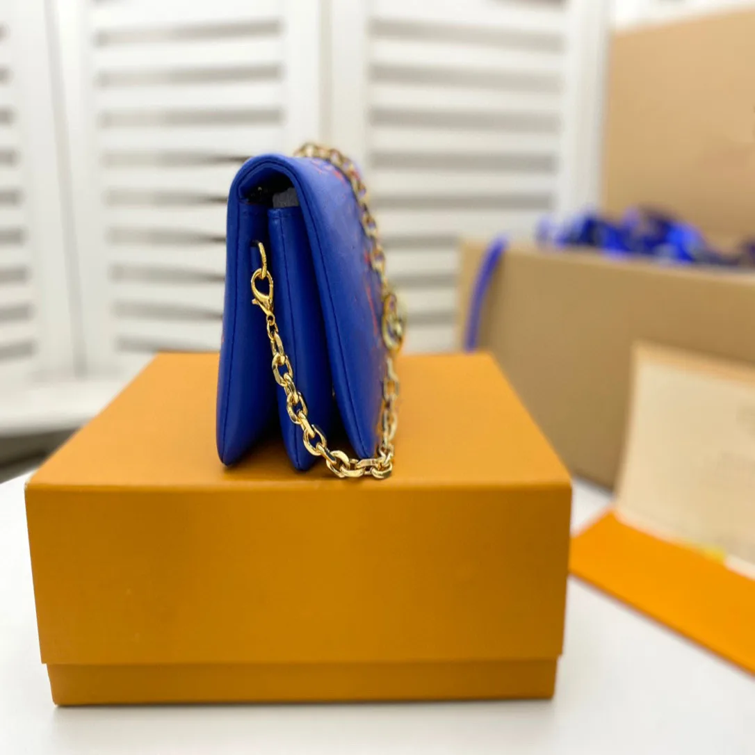 

Top luxury designer lady messenger bag chain strip flower decoration leather small square bag one shoulder free shipping