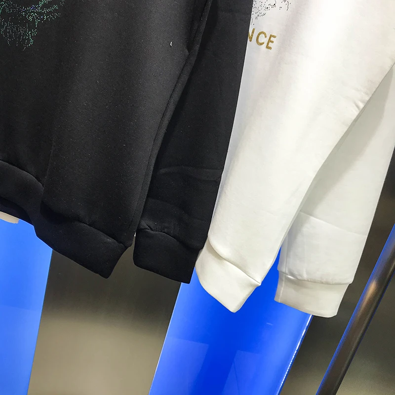 

Autumn 2020 men's new fashion top personality tiger laser pearl piece Pullover long sleeve sweater round neck Pullover for men