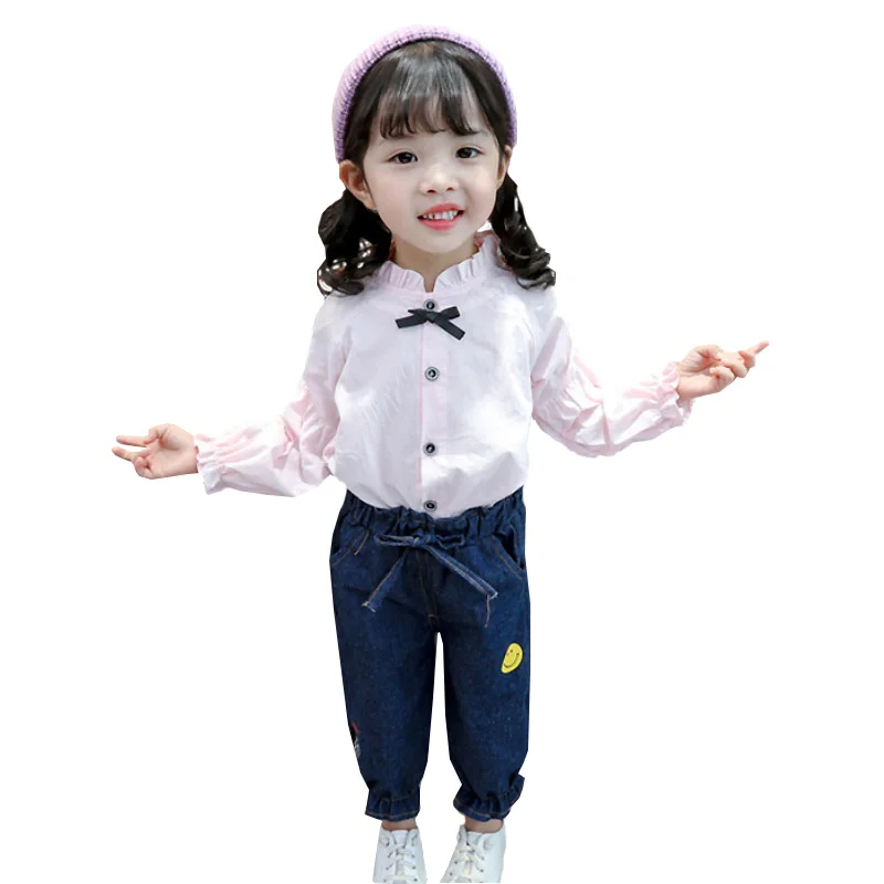 Костюм женский демисезонный из двух предметов с кукольным воротником и джинсов |