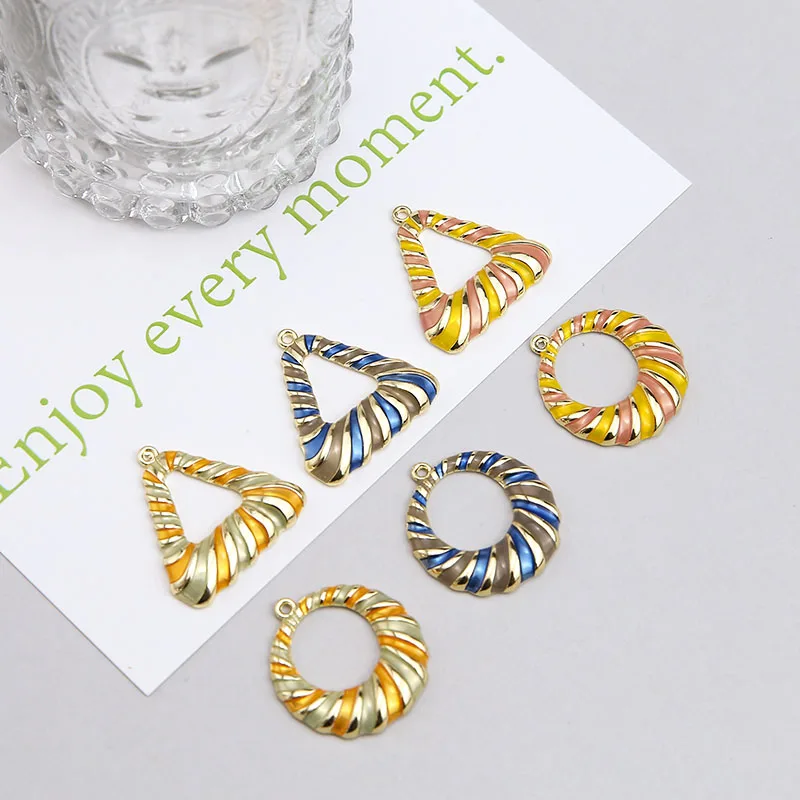 

10 шт./партия треугольный полый кулон сплав овальная подвеска из эмали DIY аксессуары ожерелья Браслет серьги ручное крепление