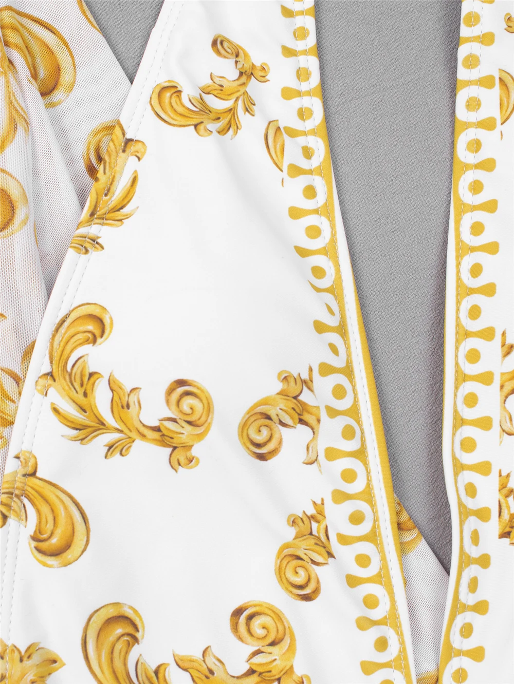 Женский купальный костюм с глубоким вырезом и v-образным белый желтый принтом