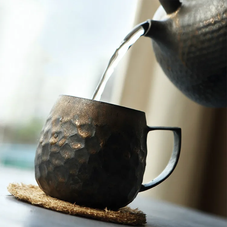 Позолота чашки в японском Ретро Темно-серая черная глазурованная керамика