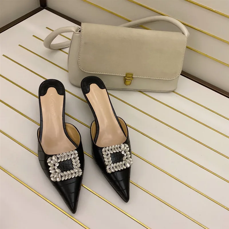 Роскошные Стразы Для женщин шлёпанцы для Элегантный острый носок туфли на