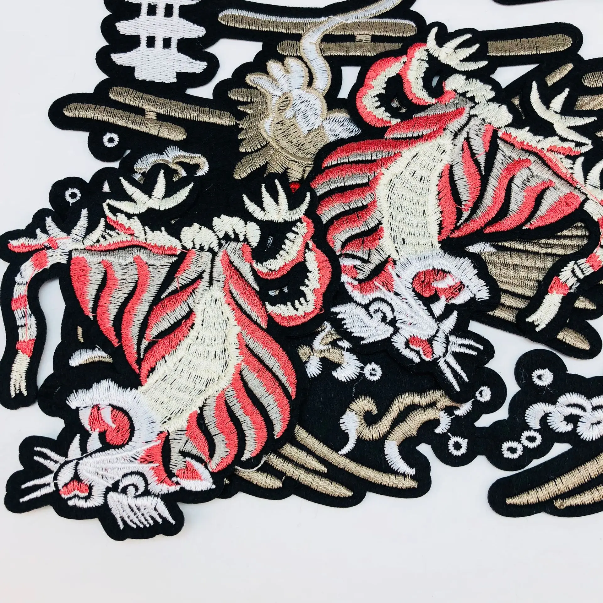 Набор комбинированных 3d вышитых наклеек с драконом используется для курток