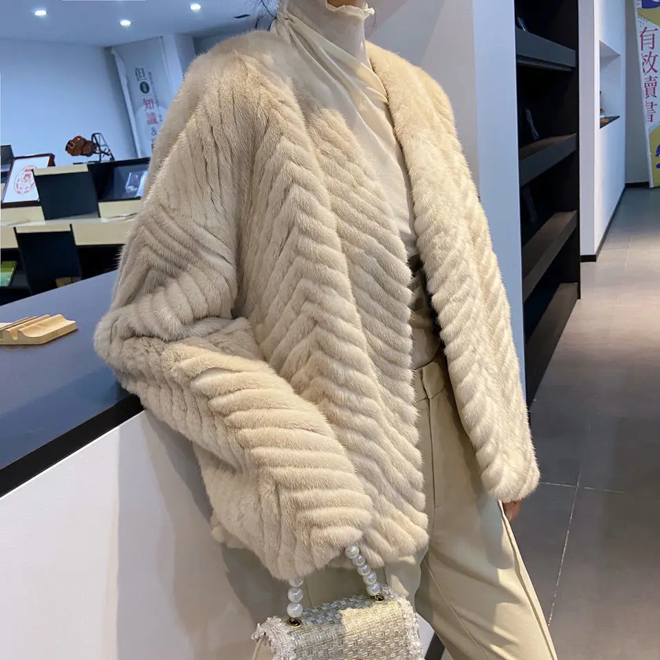 

2021 Женское пальто из искусственного меха, модное короткое пальто из искусственного меха норки, элегантная женская зимняя новая верхняя оде...