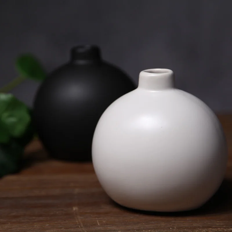 Декоративная круглая керамическая ваза в европейском стиле черно-белая матовая