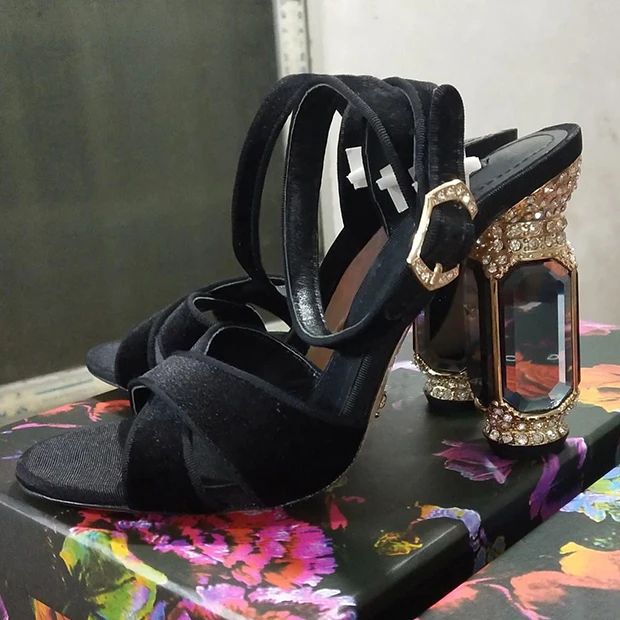 2019 роскошные стразы летние туфли на высоком каблуке лодочки с перекрестными