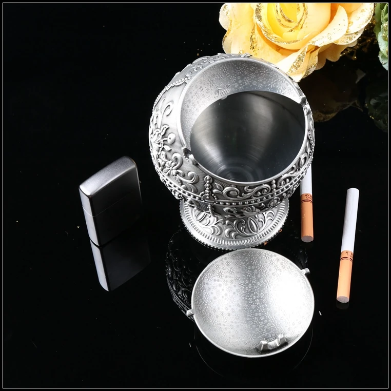 

1pcs Retro European style living room decoration ashtray personality creative large with cover alloy ashtray
