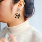 Новые акриловые Hello Phone Асимметричные Висячие серьги для женщин модные ювелирные изделия милые аксессуары