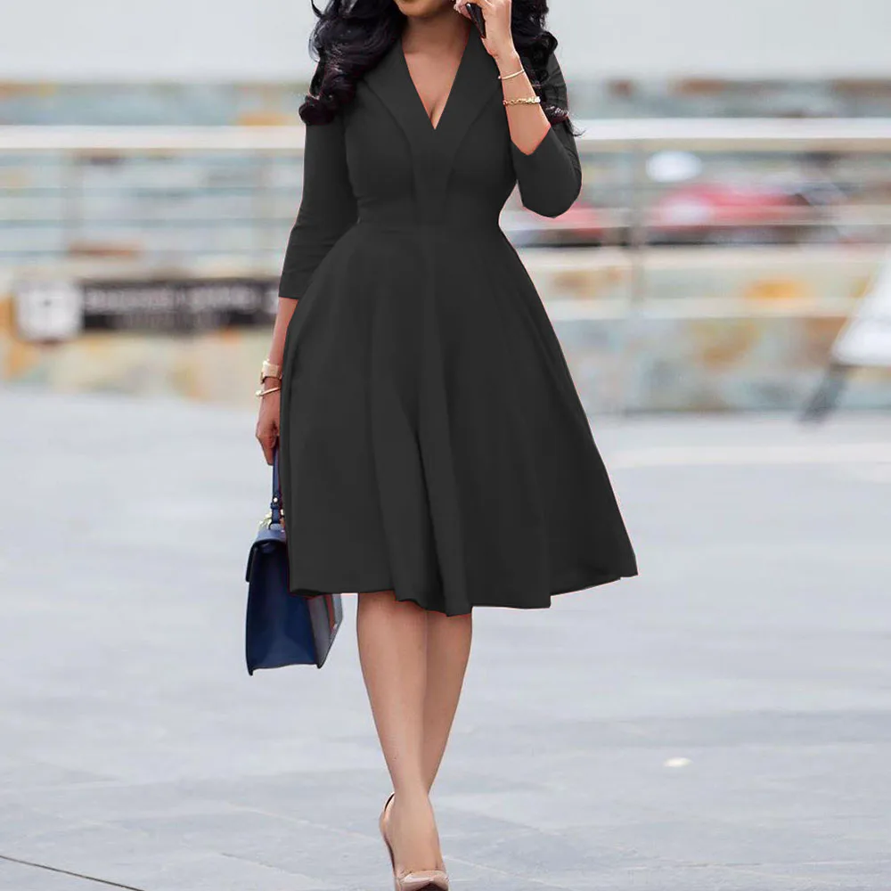 Женское офисное платье в африканском стиле черное с треугольным вырезом